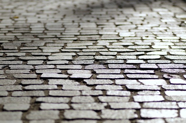 Jaki jest koszt ułożenia kostki brukowej?